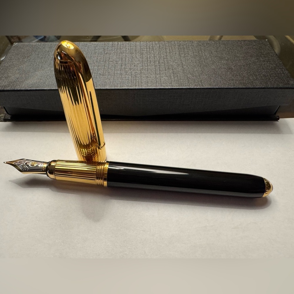 🚨SOLD🚨CARTIER Black and 18k Gold Fountain Pen- Mint!